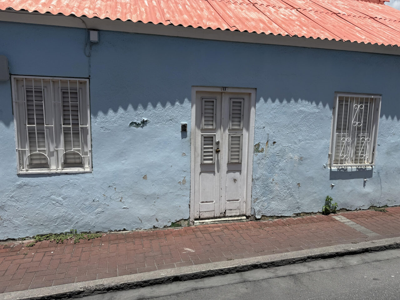 Tienda Pe Djen Kortijnweg